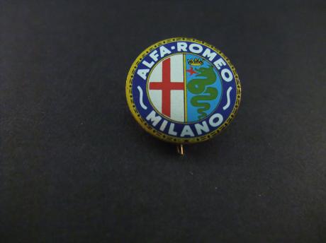 Alfa-Romeo Milano Italiaanse autofabrikant logo goudkleurige rand